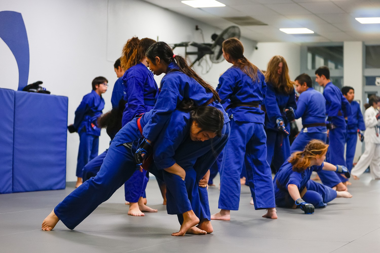 swiftkick students training in grappling wrestling sparring